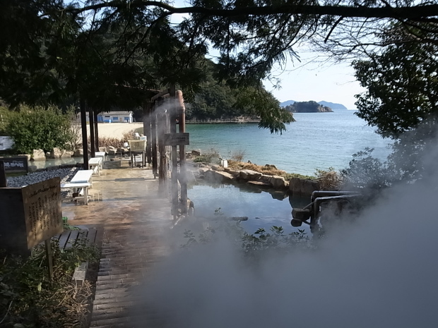 昔ながらの薪を炊き上げた洞窟蒸し風呂